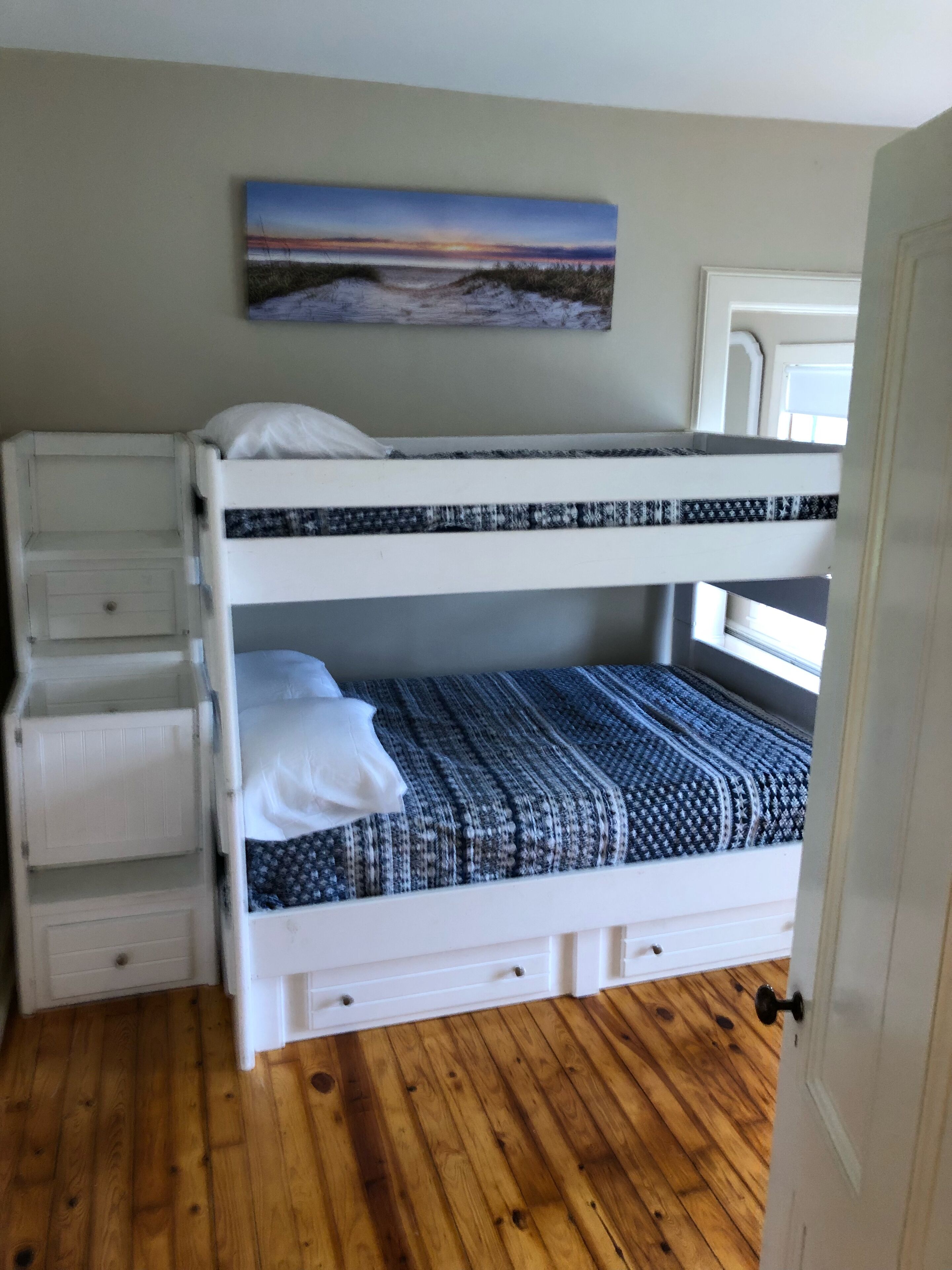 Stately Restored Victorian with panoramic waterviews near Newport (12 beds)