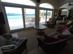 Flat-screen TV, stereo