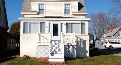 One block to beach, restaurants and shops. Walk to everything