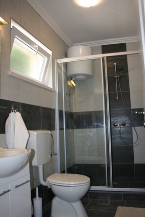 Shower, hair dryer, towels - Charming apartment just a moment from the sea. (Brašina)