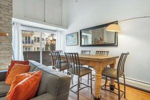 Dining - 100 ft. to Gondola!! Balcony, Fireplace, Parking, Views!! Heart of Lionshead!! (Vail)
