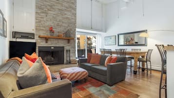 Smart-tv, eldstad, Netflix och Hulu