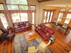 Living area - Beautiful 4- Bedroom Cottage (WITH X2 QUEEN BEDS IN EACH BEDROOM) overlooking the 9th Green at Pinehurst National No.9 (Pinehurst)