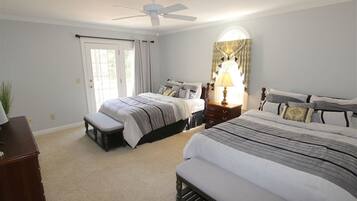 4 bedrooms, iron/ironing board, Internet, bed sheets
