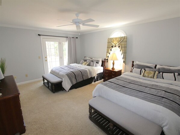 Room - Beautiful 4- Bedroom Cottage (WITH X2 QUEEN BEDS IN EACH BEDROOM) overlooking the 9th Green at Pinehurst National No.9 (Pinehurst)
