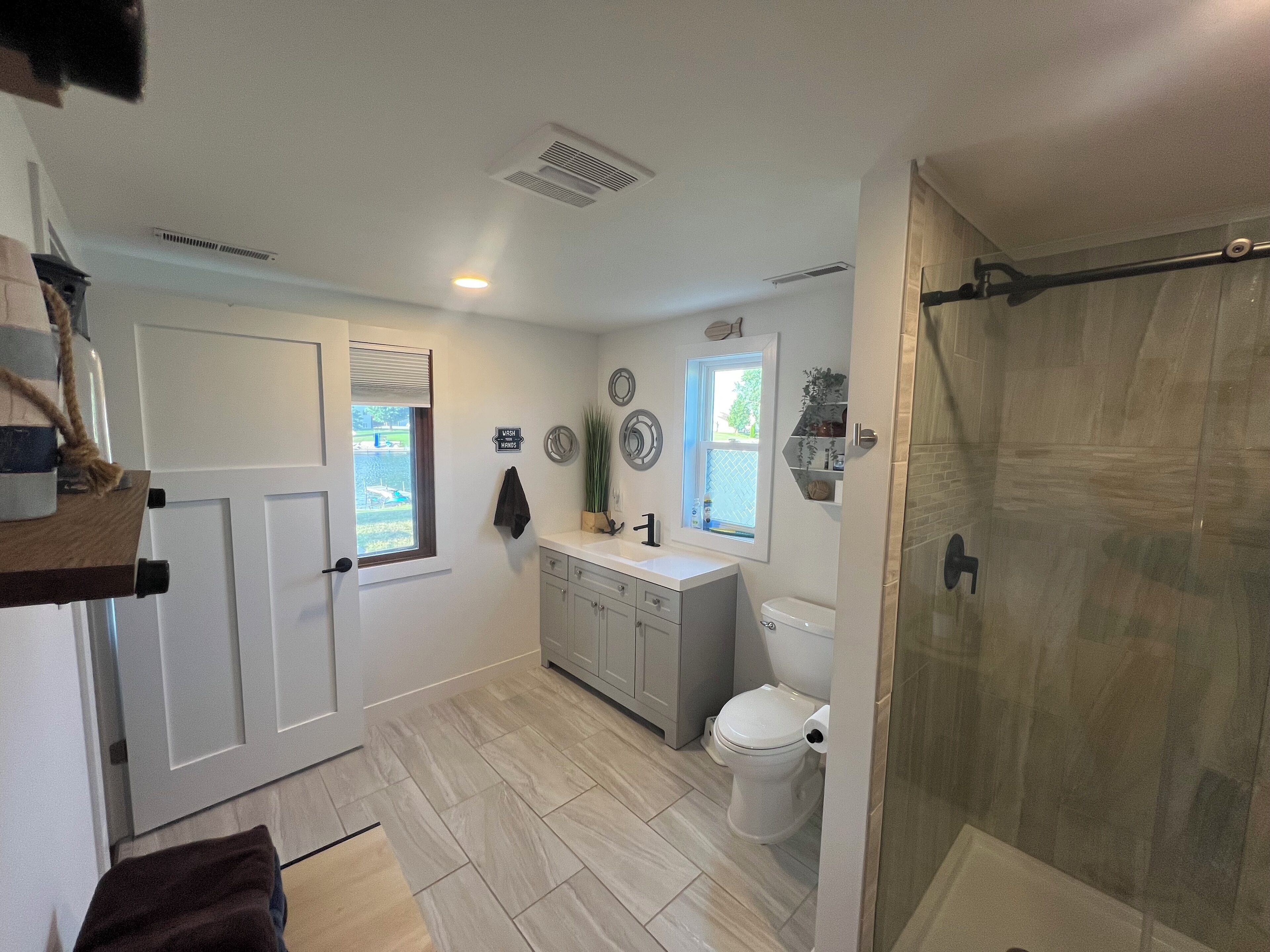 Full Bathroom #2 attached to Bedroom #1 with access from blue room.
