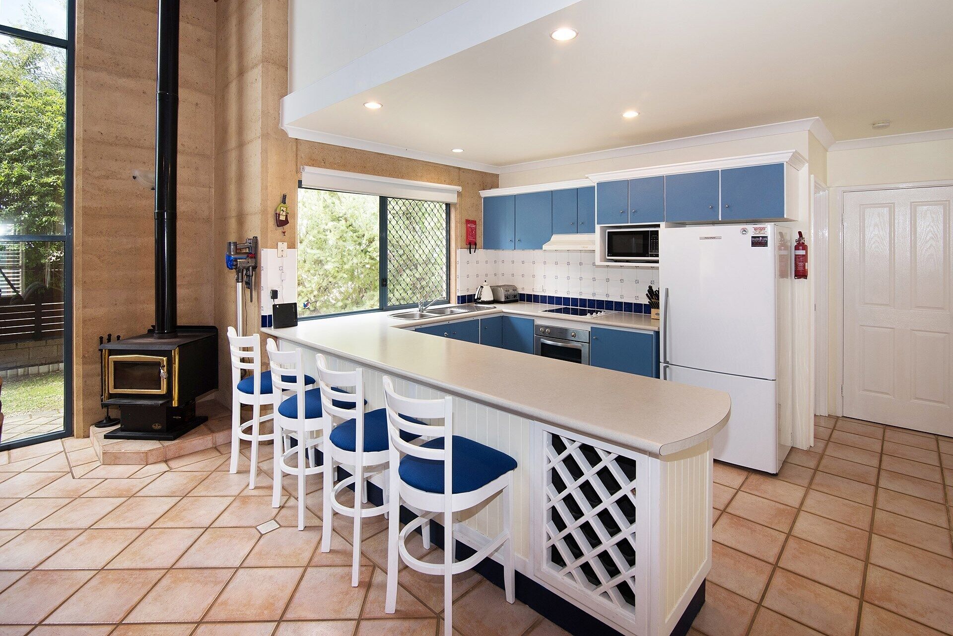 Tresco- Dunsborough Seaside home — image 8