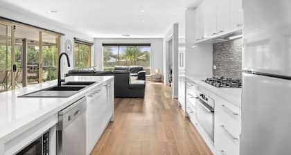 KINGSTON DOWNS - OCEAN GROVE  - Sleeps 17
Strictly Family and Corporate Bookings