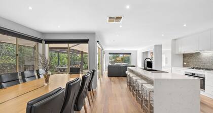 KINGSTON DOWNS - OCEAN GROVE - Sleeps 17
Strictly Family and Corporate Bookings