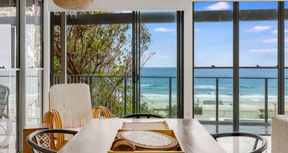 Tugun Hideaway - Modern, pet friendly beach house - Min. 3 Night Stays!