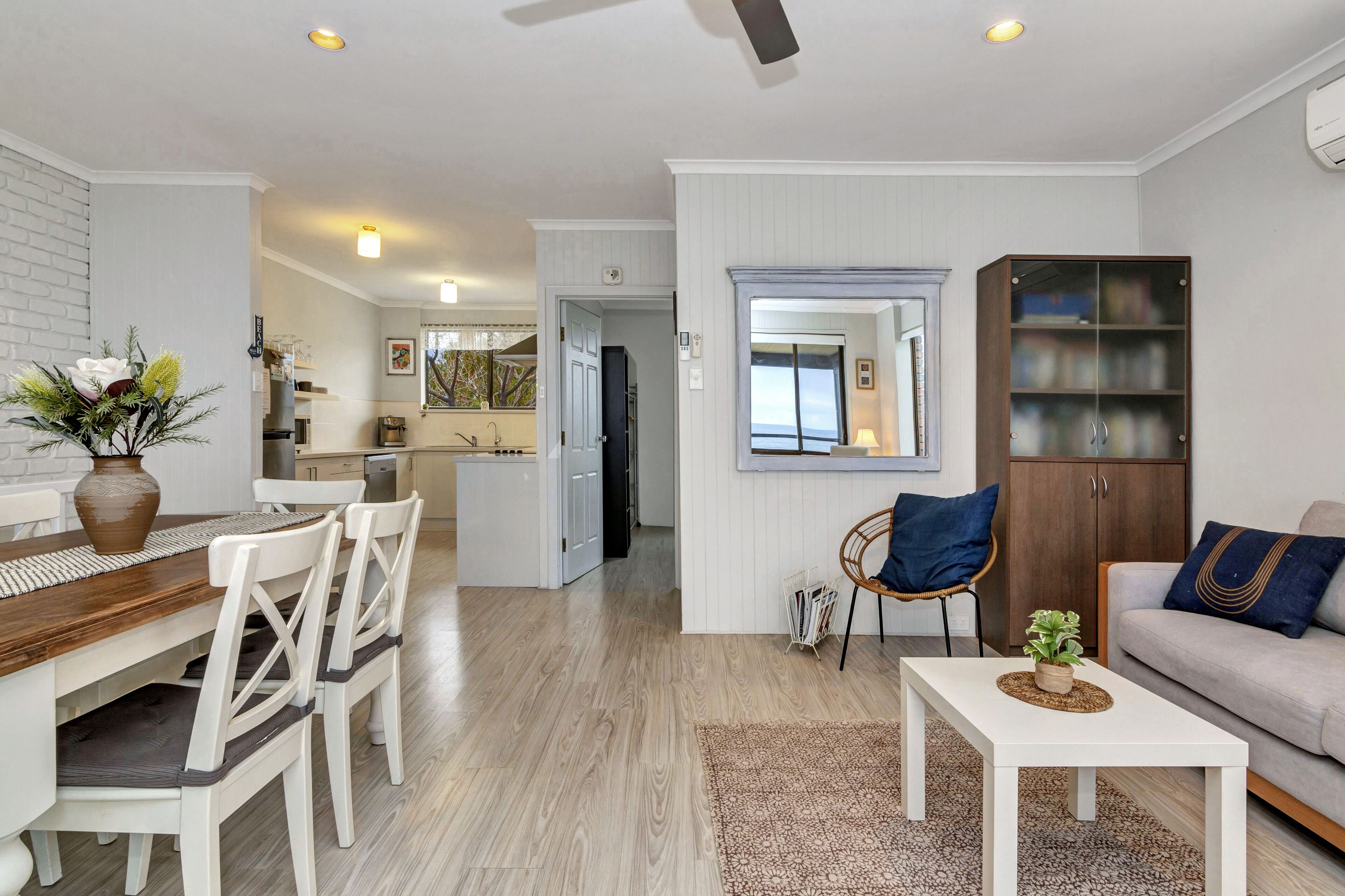 Beach House on The Esplanade Port Willunga. Sunsets and views. — image 9