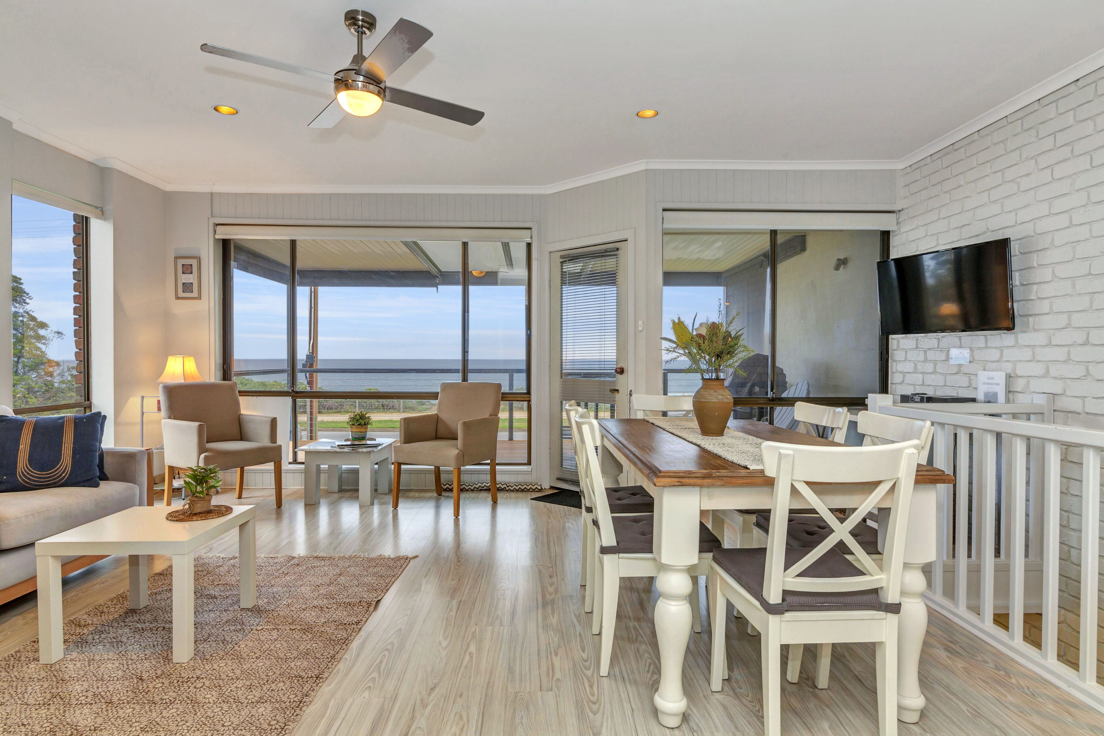 Esplanade holiday stay with stunning sea views from the expansive front deck!