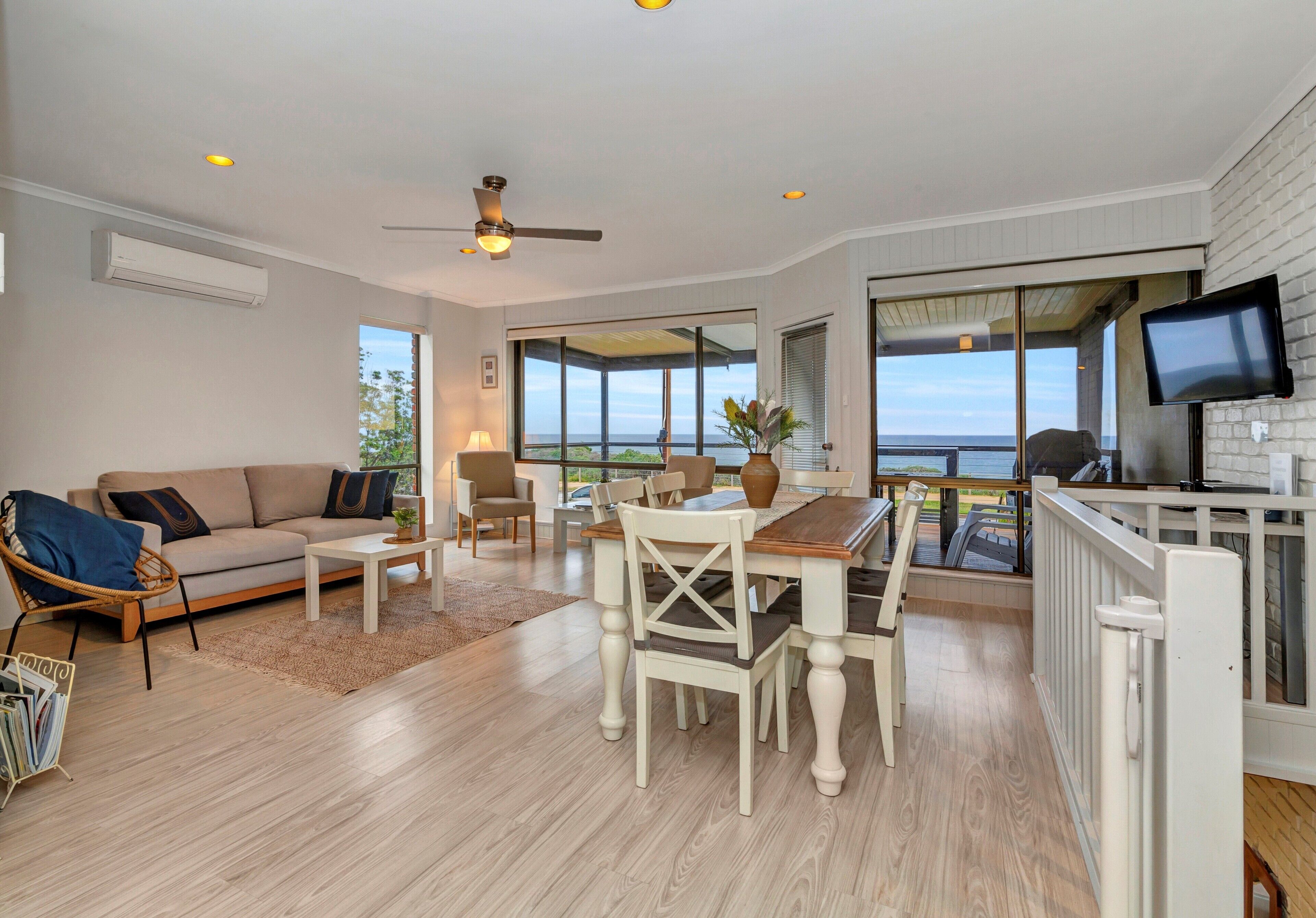 Beach House on The Esplanade Port Willunga. Sunsets and views. — image 7