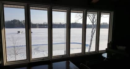 Lakehouse privado de mediados de siglo con impresionantes vistas / acceso directo al lago