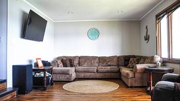 TV connectée, lecteur de DVD, espaces bureaux, écrans d'ordinateur