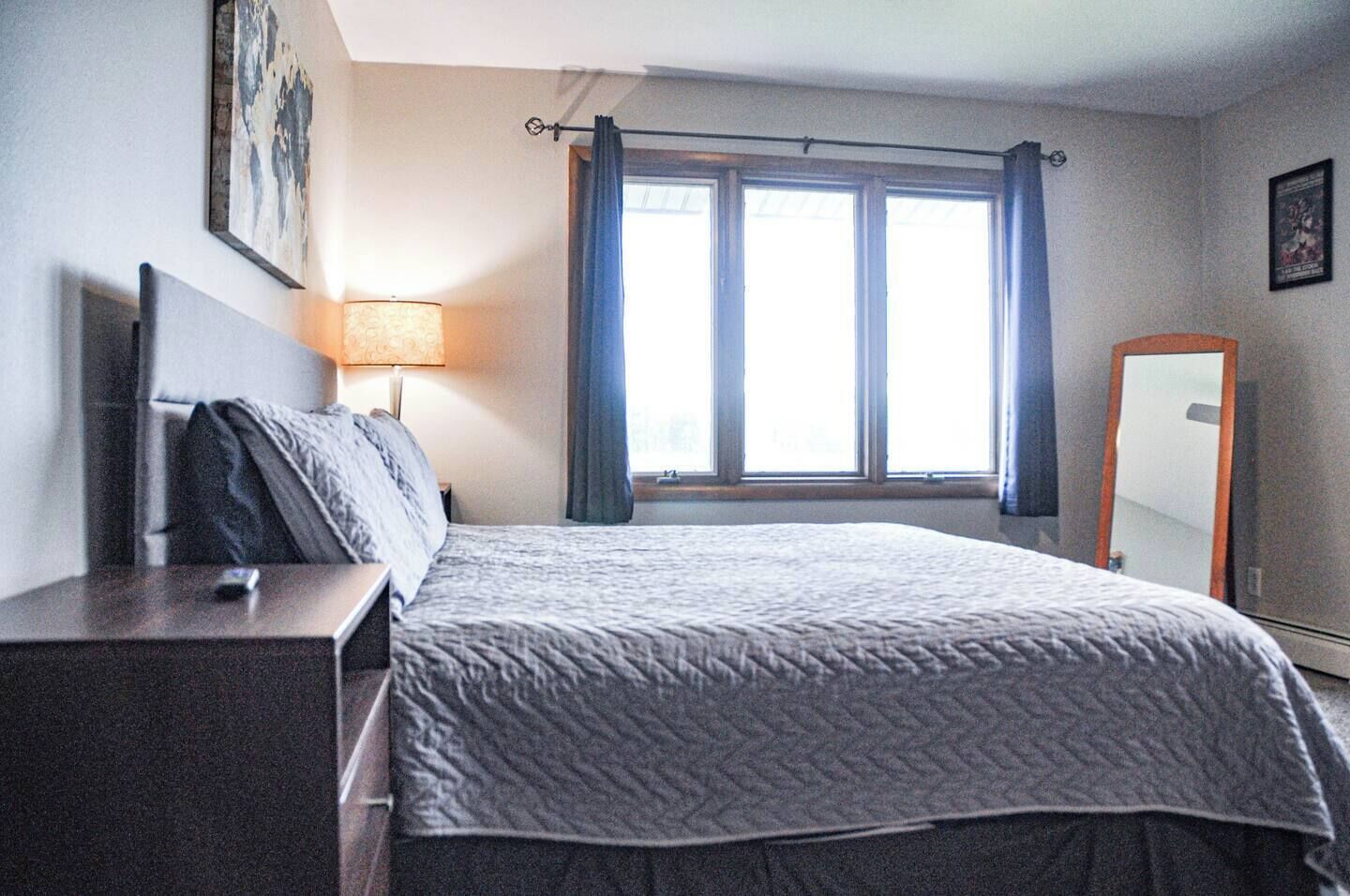 4 camere, una scrivania, ferro/asse da stiro, culla da viaggio