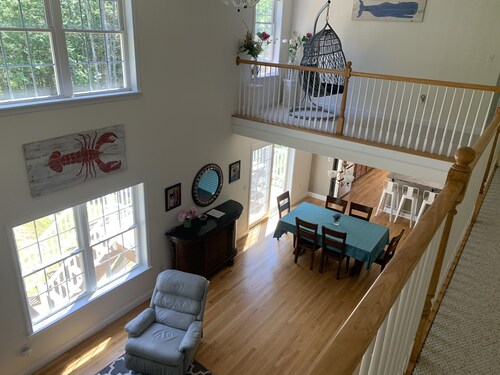 Close to Rockland,  large mid coast home in quiet neighborhood