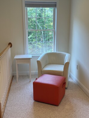 Smart TV, books - Close to Rockland, large mid coast home in quiet neighborhood (South Thomaston)
