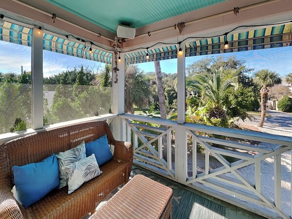 Property grounds - Thirst N' Howl | Private Pool, Rooftop Deck, Walk to Beach! (Tybee Island)