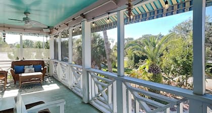 Thirst N' Howl | Private Pool, Rooftop Deck, Walk to Beach!