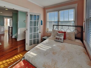 4 bedrooms, iron/ironing board, Internet, bed sheets - Thirst N' Howl | Private Pool, Rooftop Deck, Walk to Beach! (Tybee Island)