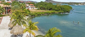 Luxurious 4-guest apartment E8 - resort - shared pool - Jan Thiel area