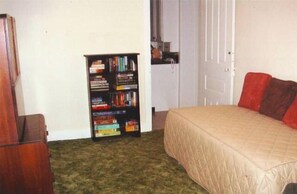 5 bedrooms, iron/ironing board, free WiFi, bed sheets
