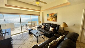 Tv, eldstad, Netflix och dvd-spelare