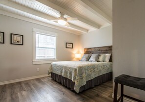 3 makuuhuonetta, silitysrauta/-lauta, ilmainen Wi-Fi, vuodevaatteet