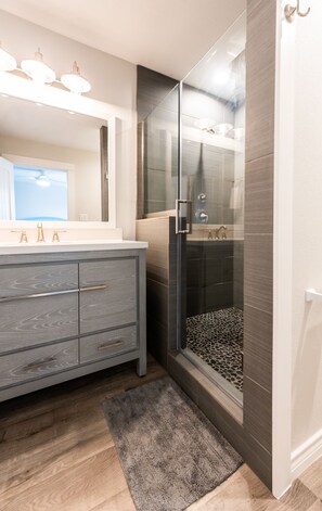 Combined shower/tub, hair dryer, towels, soap