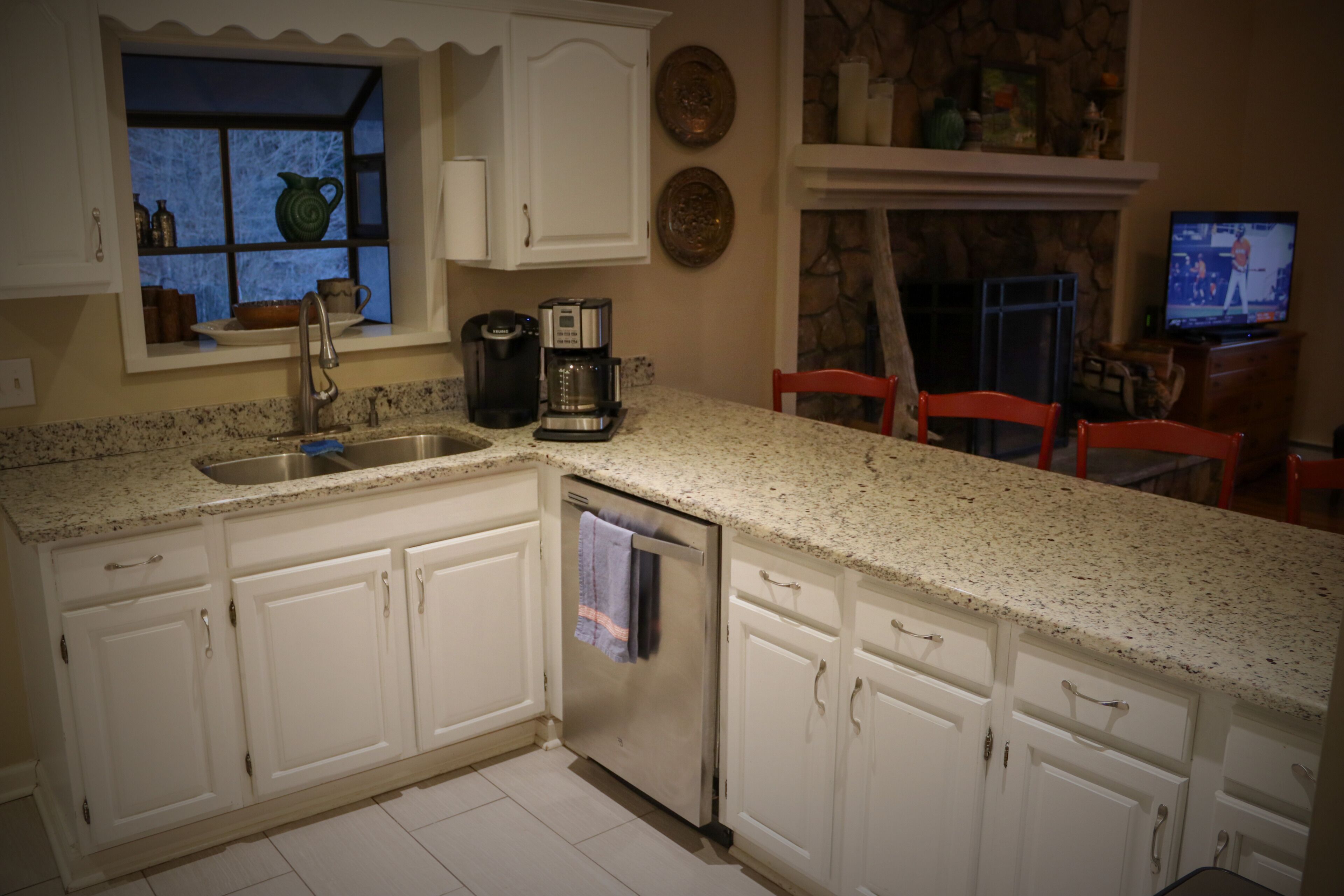 HeathBrooke Cabin: Casual comfort in the heart of NC's High Country near Boone