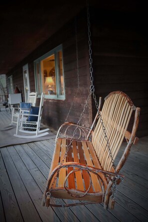 Terrace/patio - Casual comfort between Boone & Sugar. A retreat w/ soul, High Country centered. (Seven Devils)