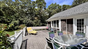 Outdoor dining - Bike path, large yard, AC, near bike path and Nickerson (Brewster)