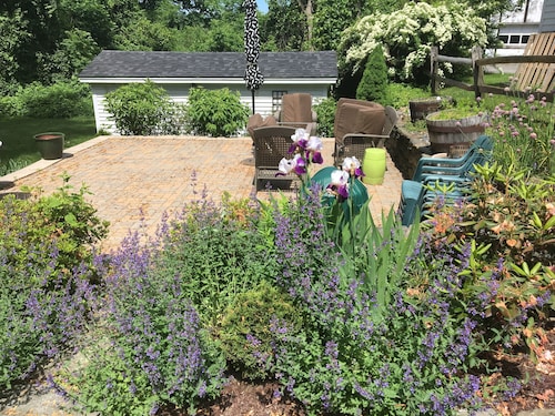 Lg/Charming Updated Farmhouse Historic Picturesque Walpole NH/VT Border sleeps 9