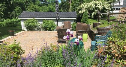 Lg/Charming Updated Farmhouse Historic Picturesque Walpole NH/VT Border sleeps 9