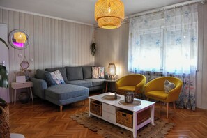 TV, fireplace, table tennis