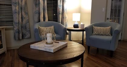 Old Fort Loft near U.S. Marshals Museum /EV free charging/King & Queen suites!