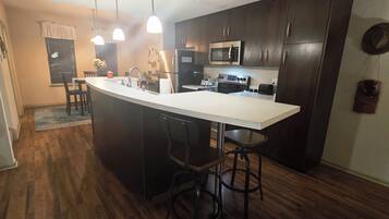 冰箱、微波炉、烤箱、炉灶