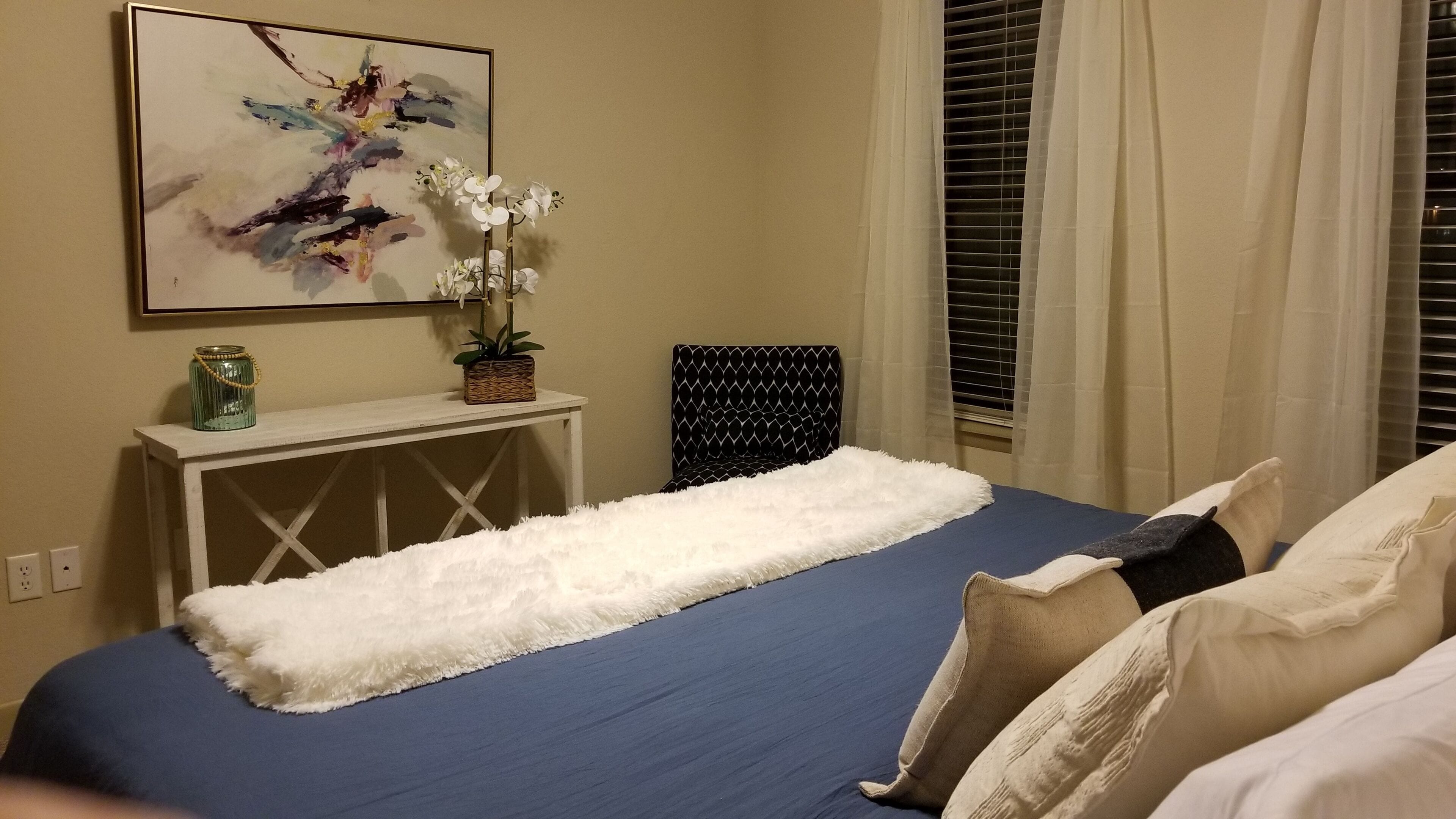 Old Fort Loft near U.S. Marshals Museum /EV free charging/King & Queen suites!