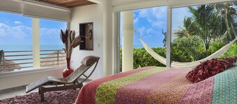 Luxury 2 bedroom condo en bord de mer avec piscine et bain à remous, paisible et élégant