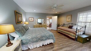 4 bedrooms, iron/ironing board, Internet, bed sheets