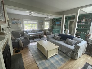 Smart TV, fireplace, DVD player, books