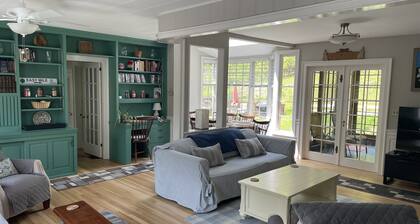 PRIVATE & AFFORDABLE charming custom ranch in S. Woodstock. WIFI and AC.