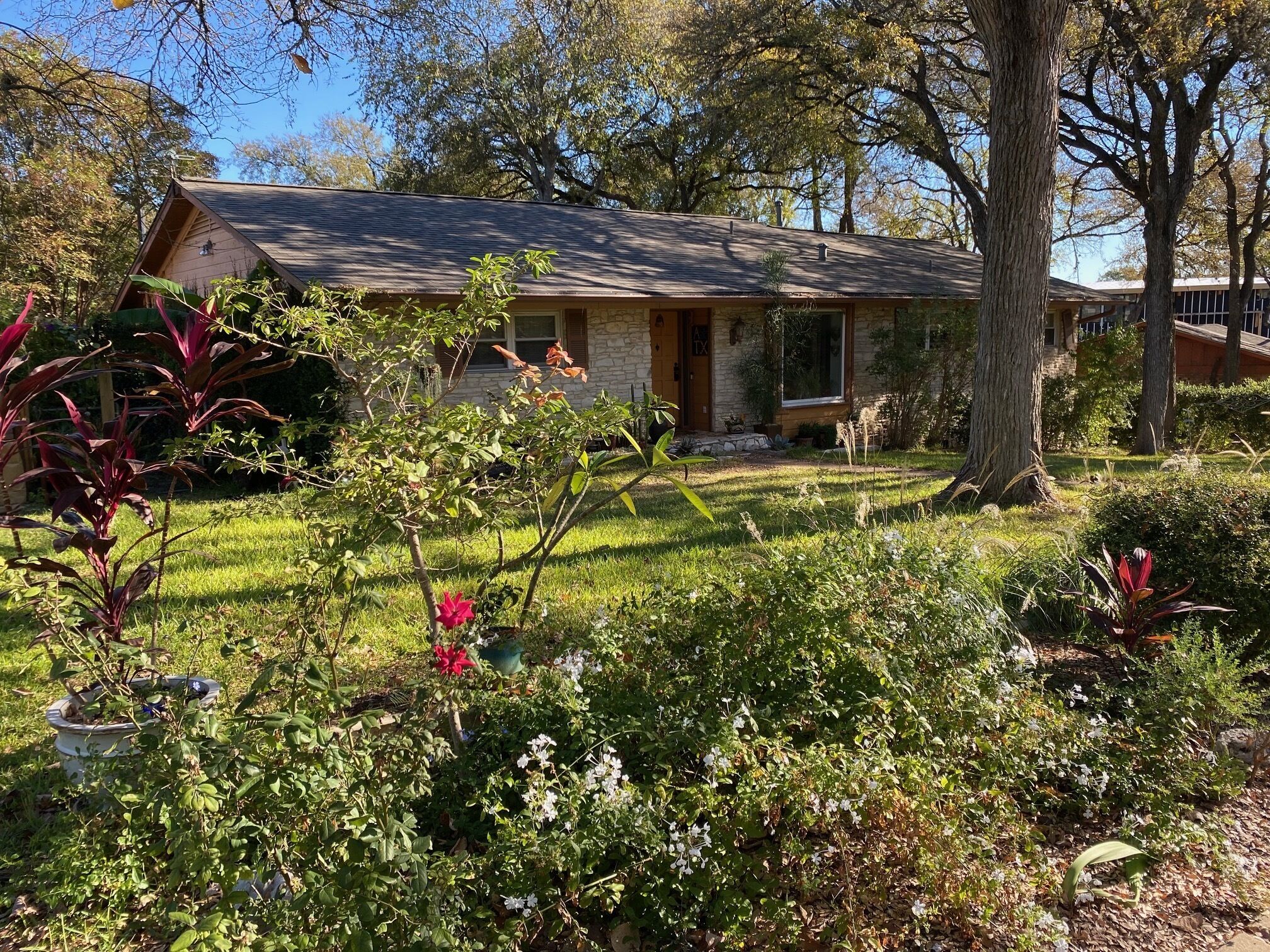 2 Room Suite In Beautiful Barton Hills-Perfect for SXSW, ACL and Barton Springs