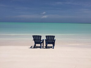Am Strand, Liegestühle, Strandtücher