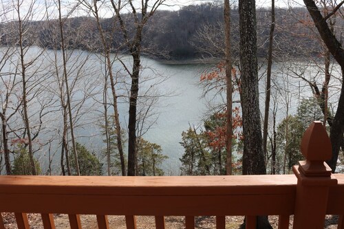 Cozy Lakefront Cabin - Lancement de bateau et vue imprenable sur le lac Cumberland!