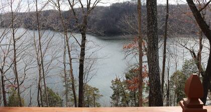 Cozy Lakefront Cabin - Lancement de bateau et vue imprenable sur le lac Cumberland!