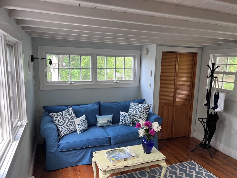 Luxury 1900's Romantic Retreat Steps From The Beach - King Suite! - Massachusetts