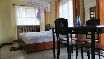 1 chambre, fer et planche Ă repasser, Wi-Fi, draps fournis