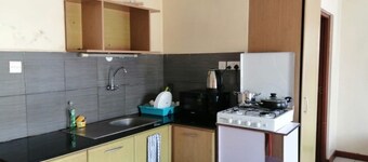 Sam Suite Studio 2, very clean and free wifi, secure parking. 5 min walk to CBD.